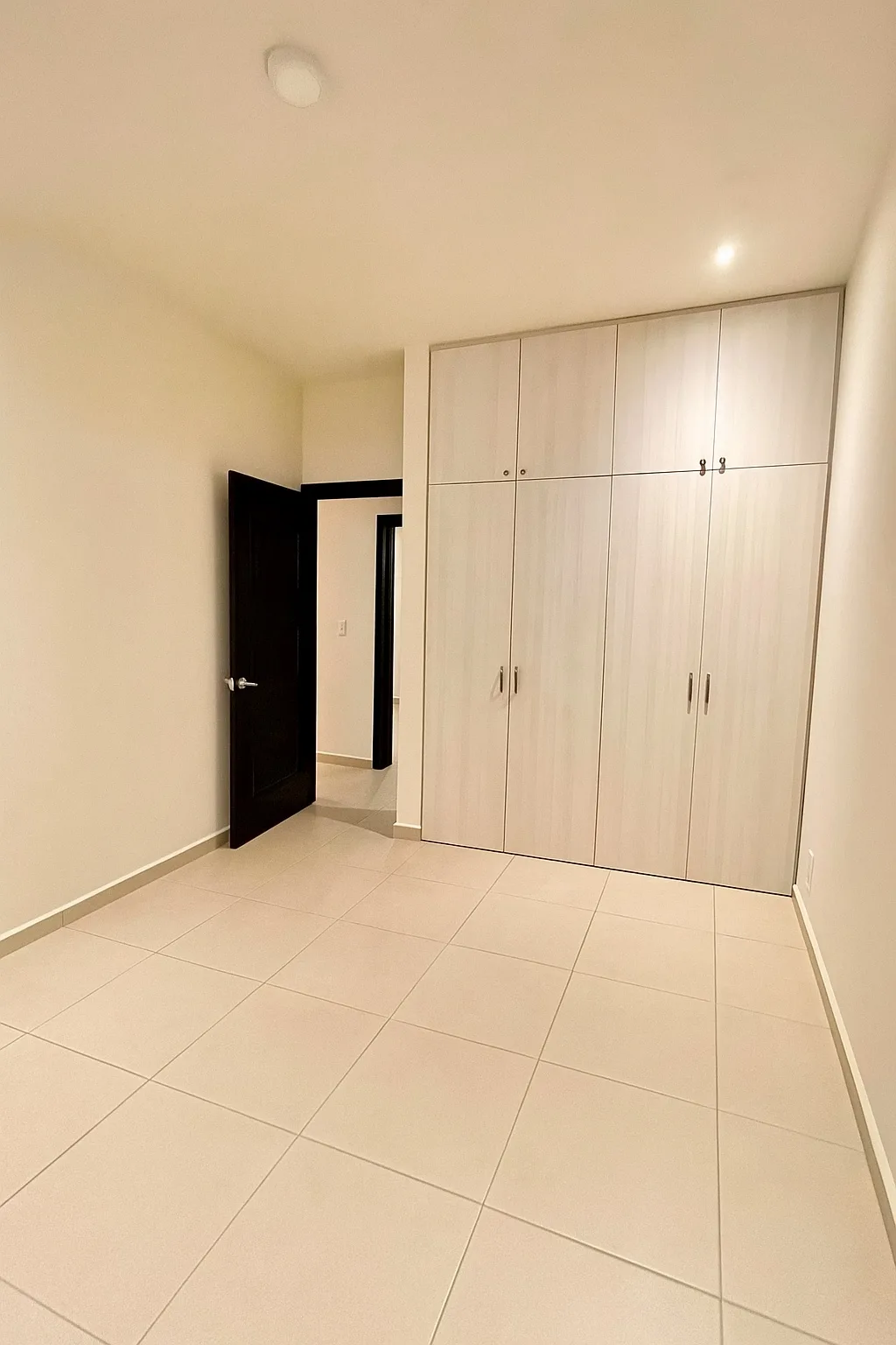Unfurnished 3 Bedroom Apartment in Selvanova