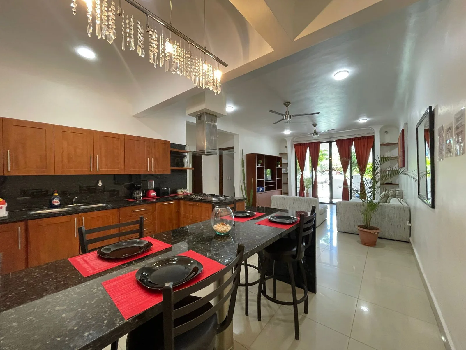 2-Bedroom Ground Floor Apartment Near Beach