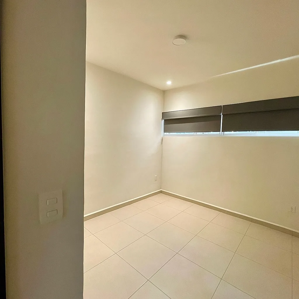 Unfurnished 3 Bedroom Apartment in Selvanova