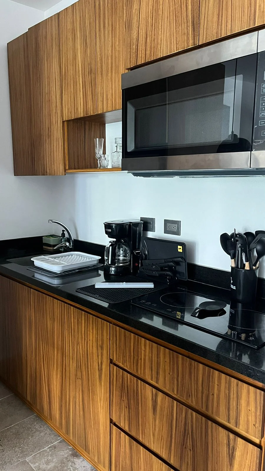 Furnished Studio Apartment for Rent on Av 20