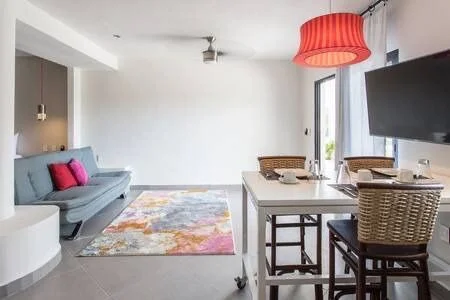 Studio Apartment on Quinta Avenida