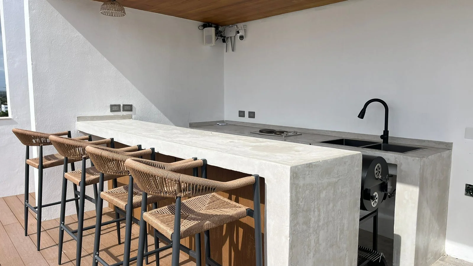 Furnished Studio Apartment for Rent on Av 20