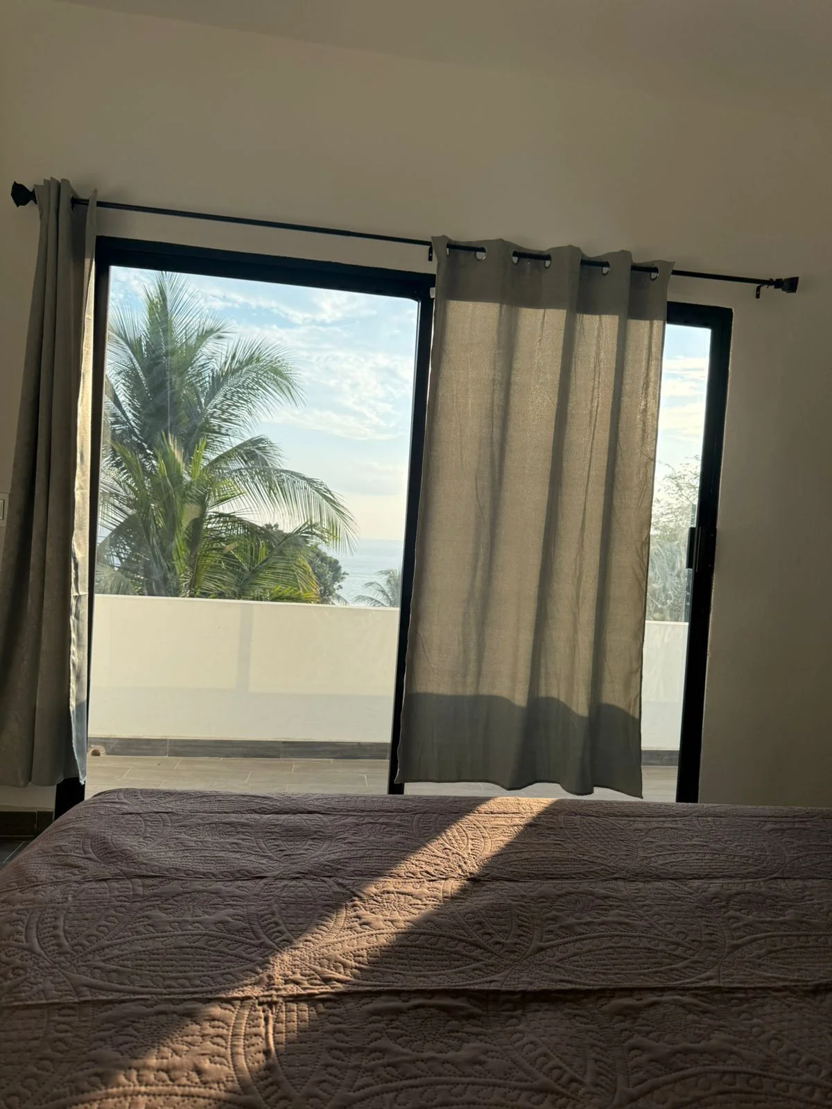 Private Room with AC, WiFi & Parking in Mexico