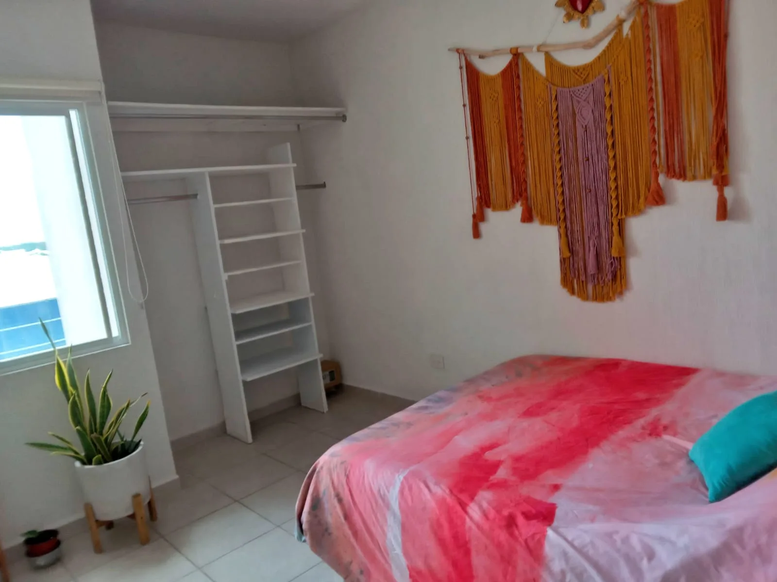 Private Room in Paseo Los Olivos