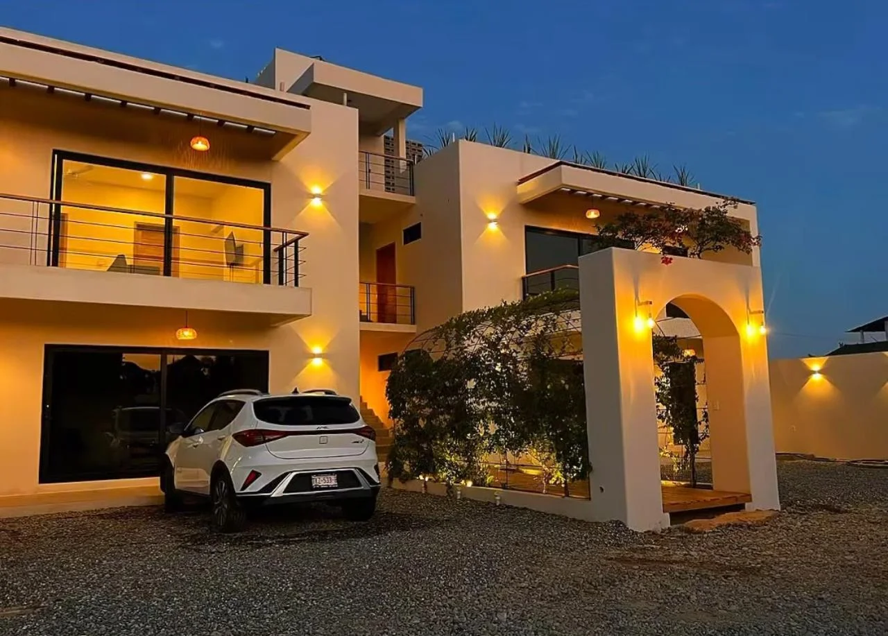 House with Pool and Rooftop Terrace in Puerto Escondido