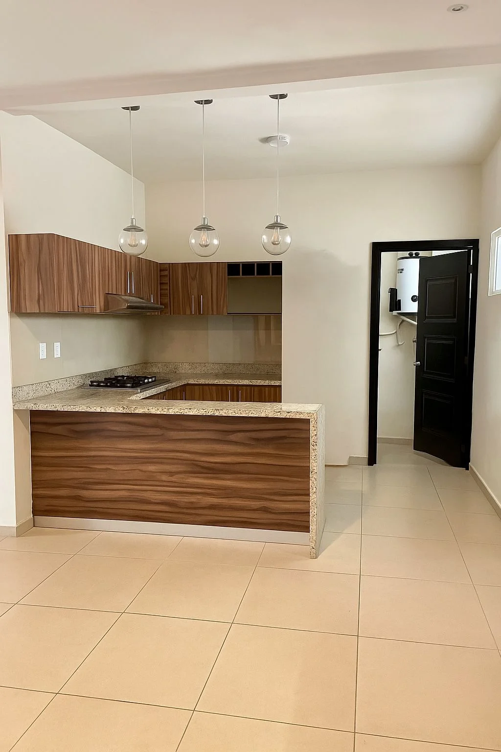 Unfurnished 3 Bedroom Apartment in Selvanova