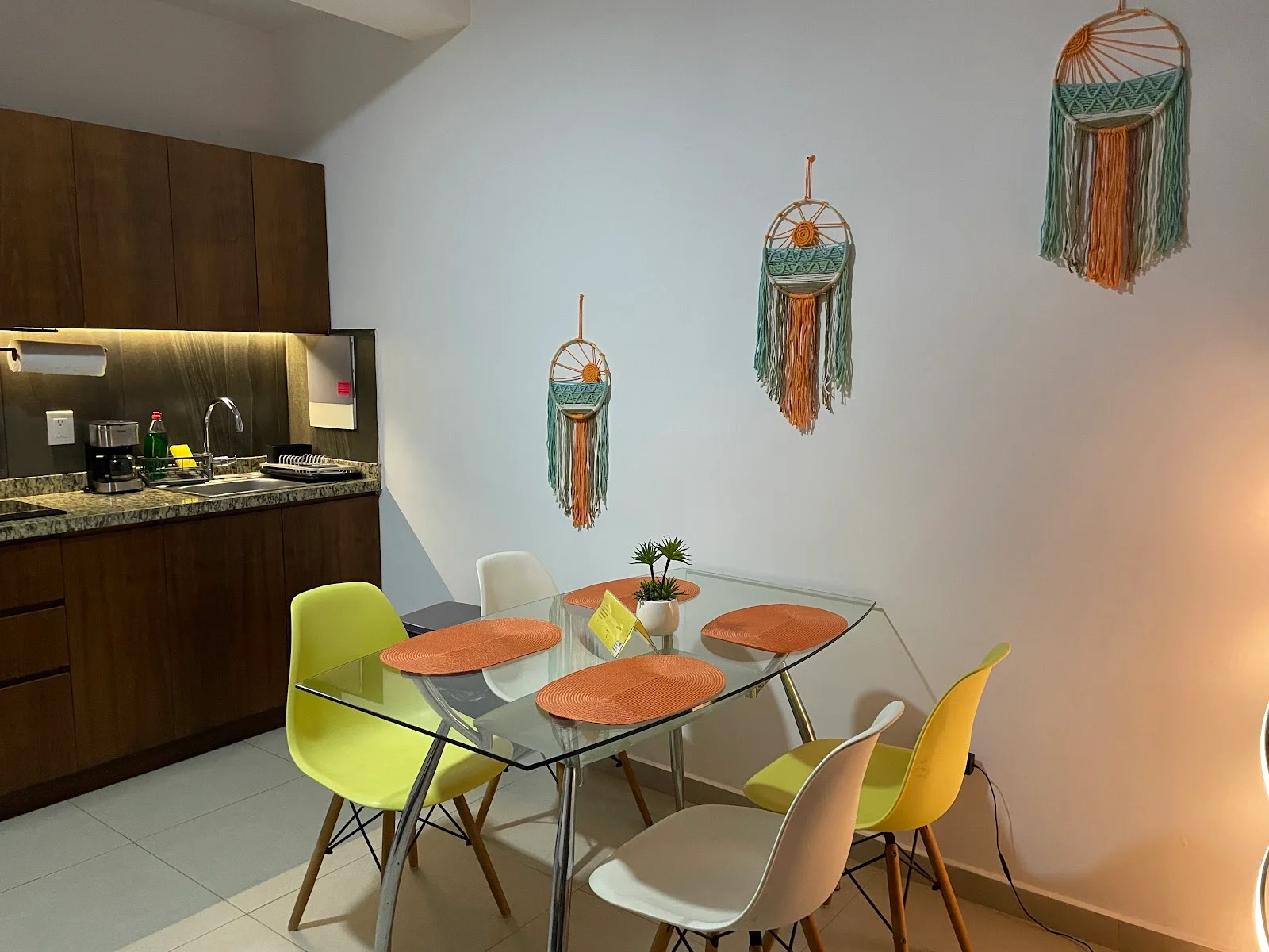 Furnished 1-Bedroom Apartment with Terrace | Suits Colibrí