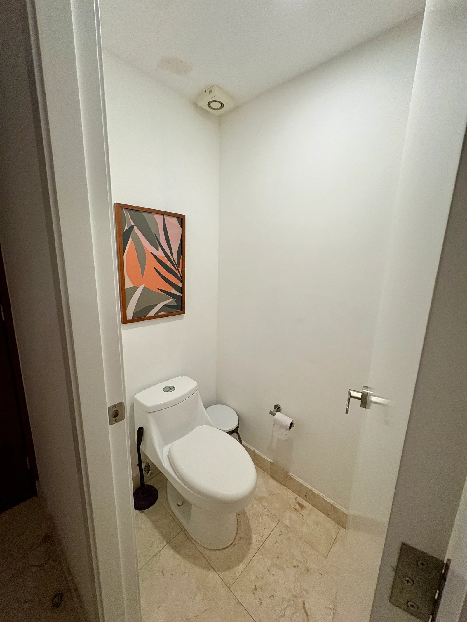1 Bedroom + Den Condo in Luxury Building