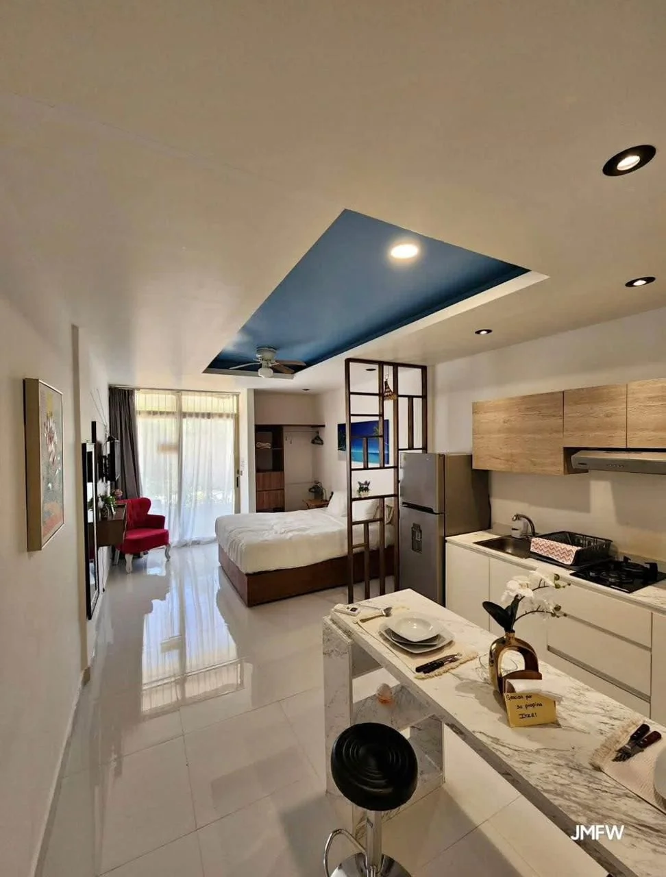 Studio with Rooftop Pool and Gym