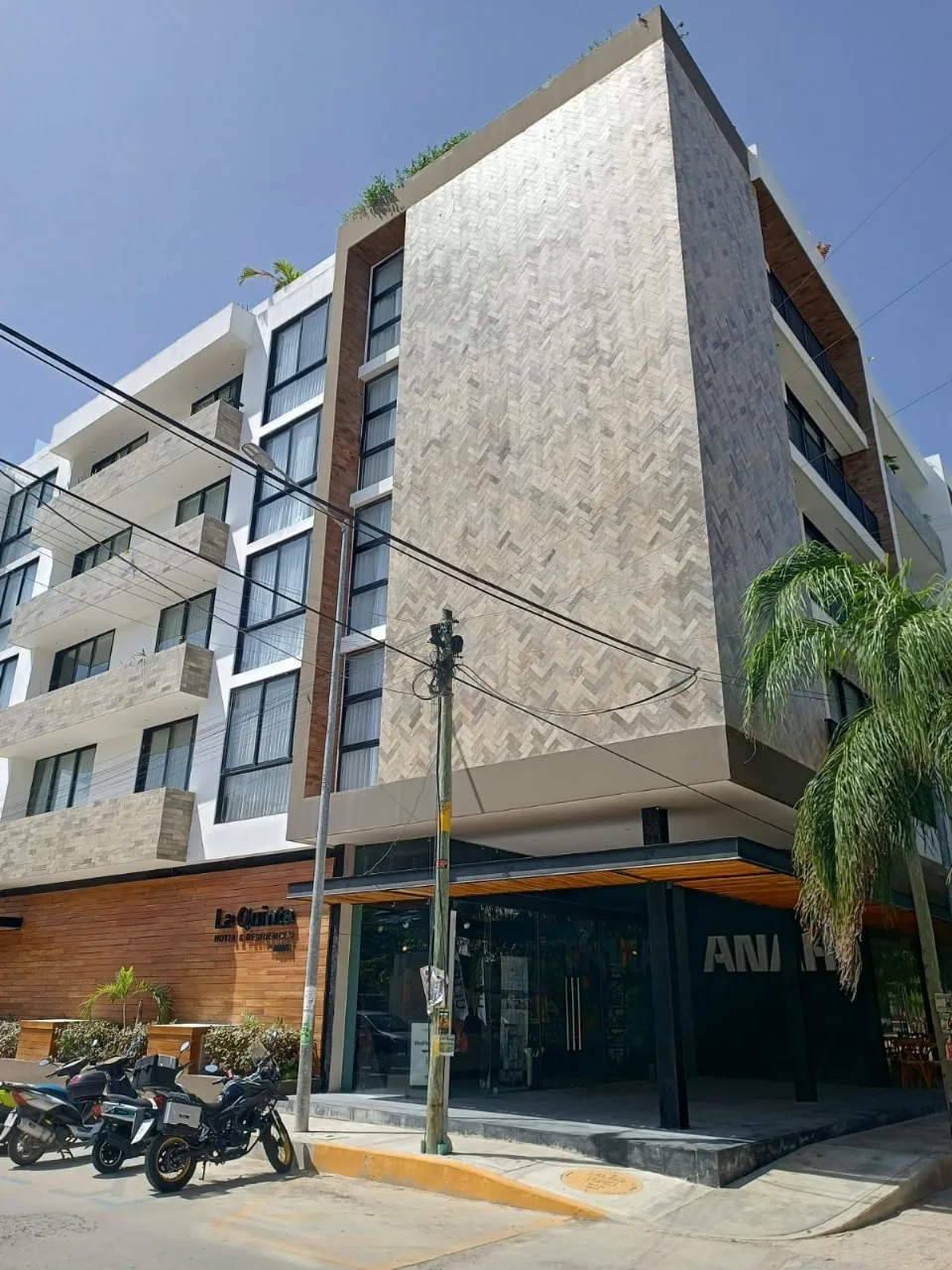 1 Bedroom + Den Condo in Luxury Building