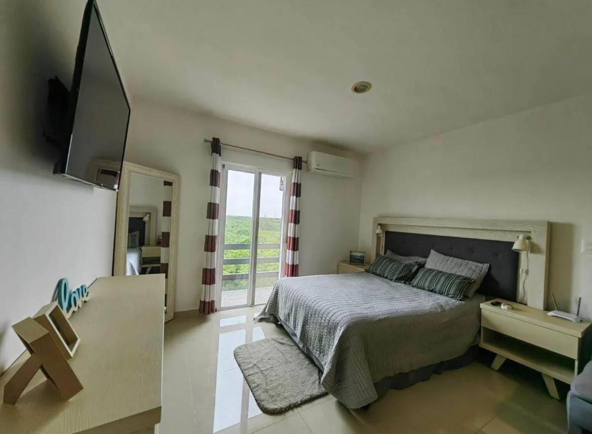 Furnished Studio Apartment Near Plaza Las Américas