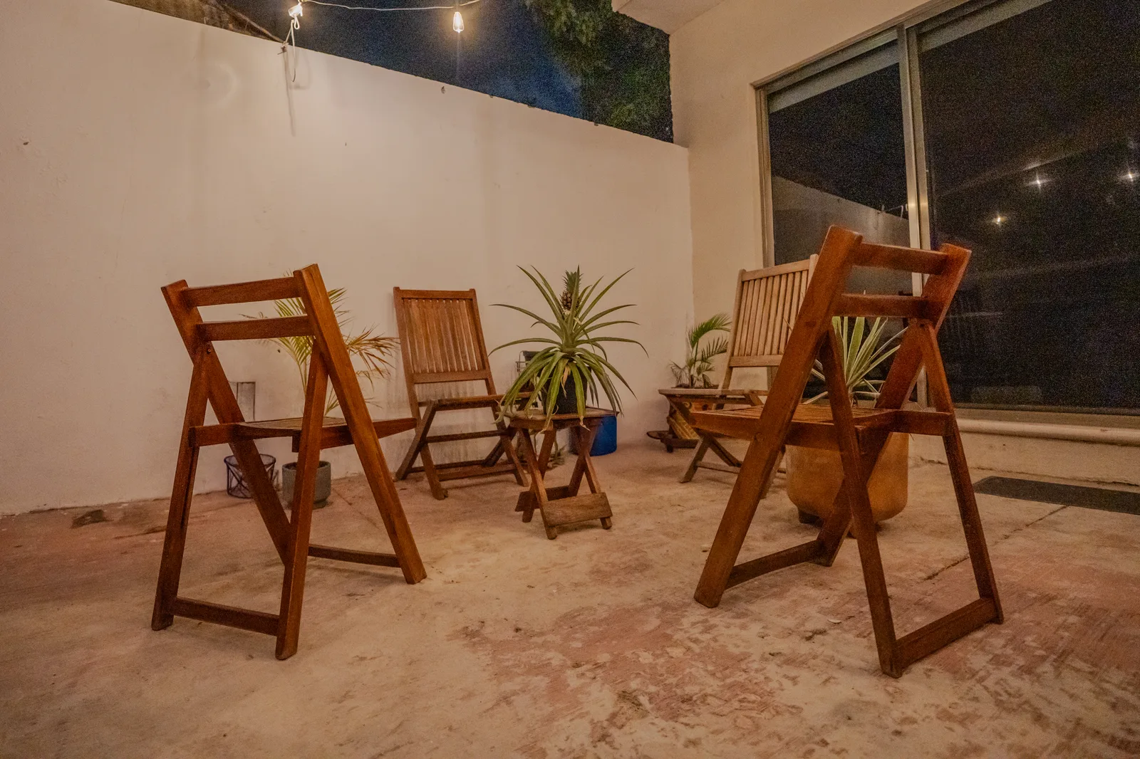 Private Room in 2-Bedroom Shared House in C. Hollywood