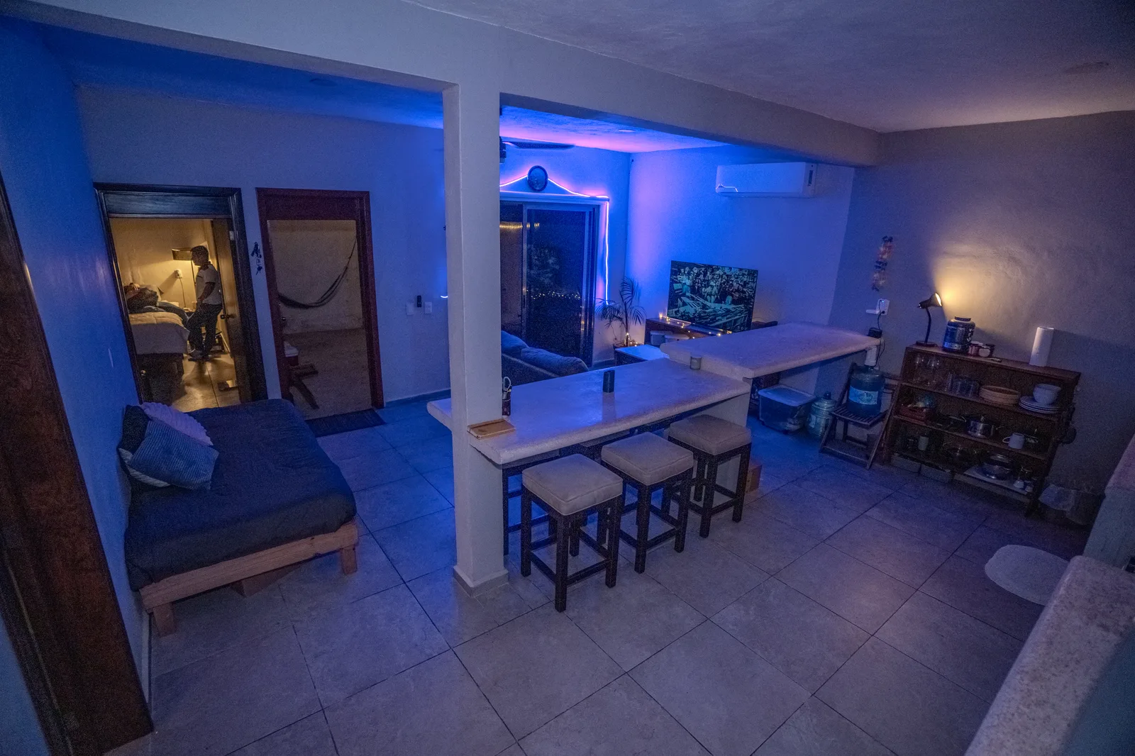 Private Room in 2-Bedroom Shared House in C. Hollywood