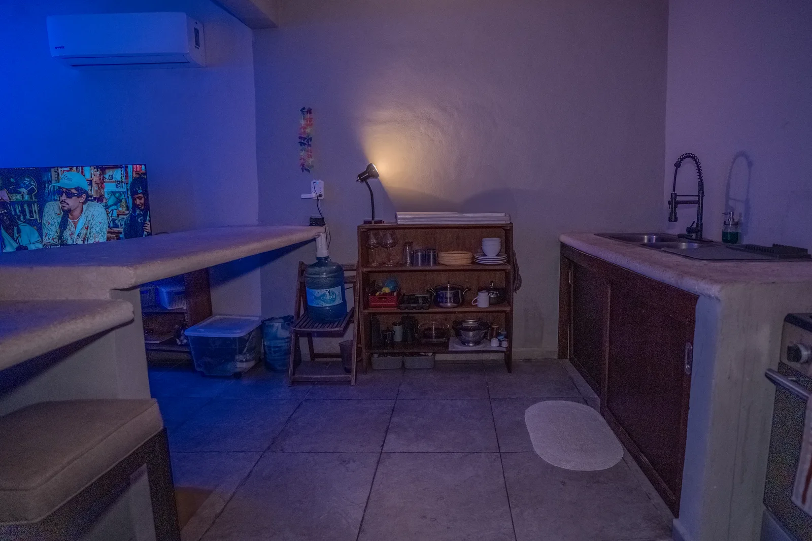 Private Room in 2-Bedroom Shared House in C. Hollywood