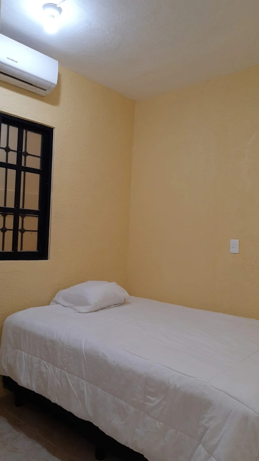 Furnished Studio in Bosque Real - Near Centro