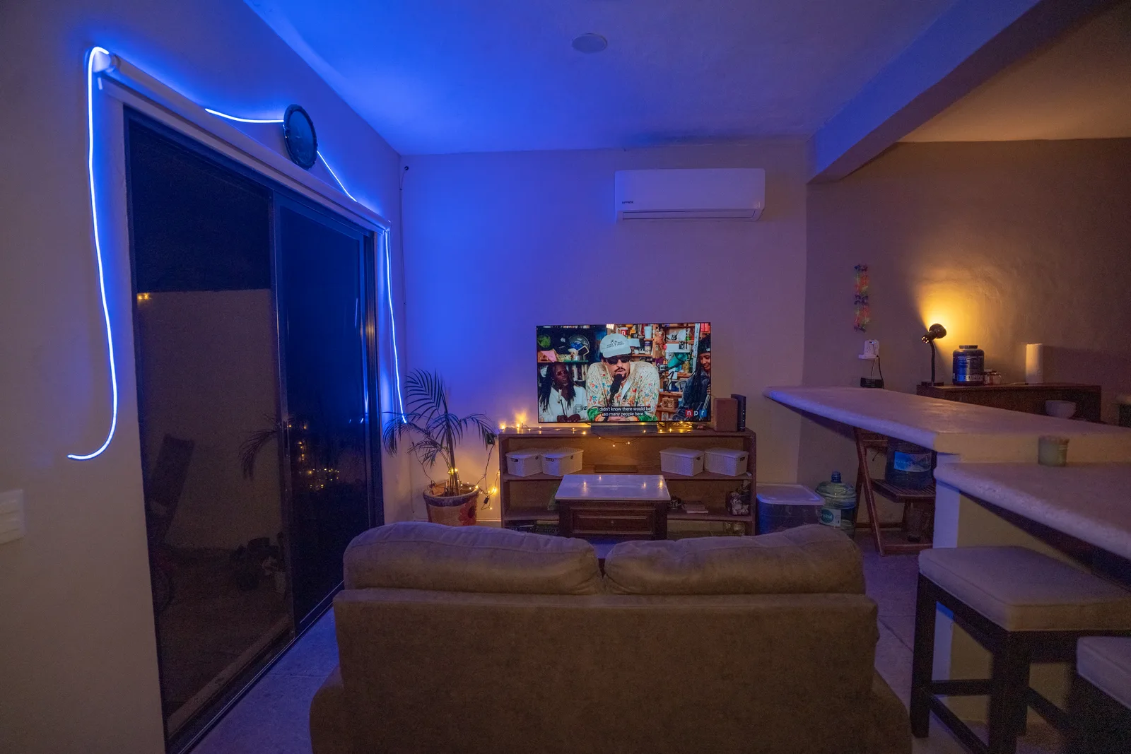 Private Room in 2-Bedroom Shared House in C. Hollywood
