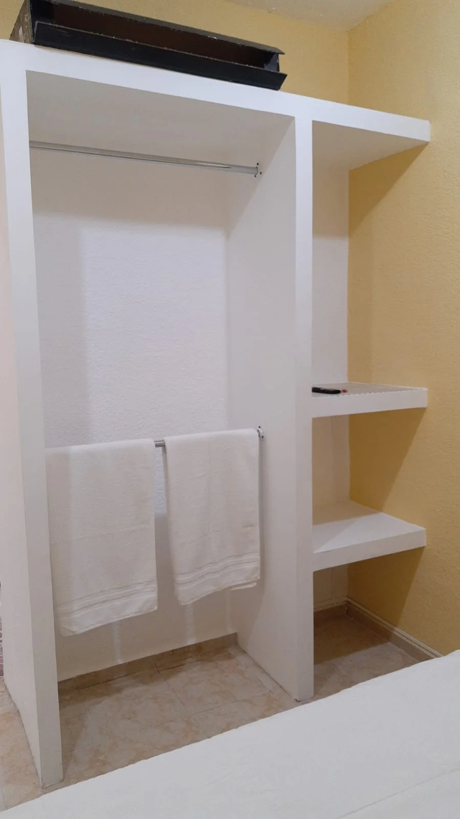 Furnished Studio in Bosque Real - Near Centro