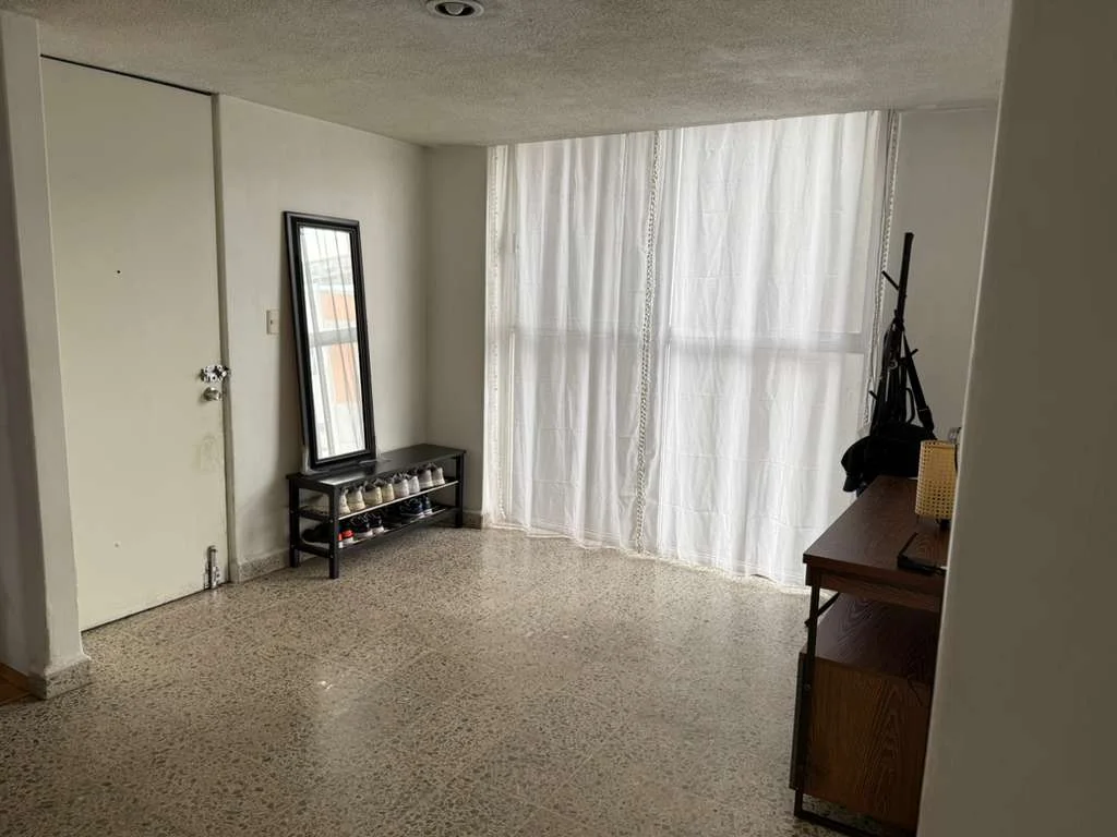 90 m² Apartment with Balcony Near Metro