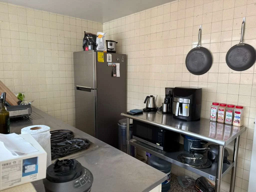 90 m² Apartment with Balcony Near Metro