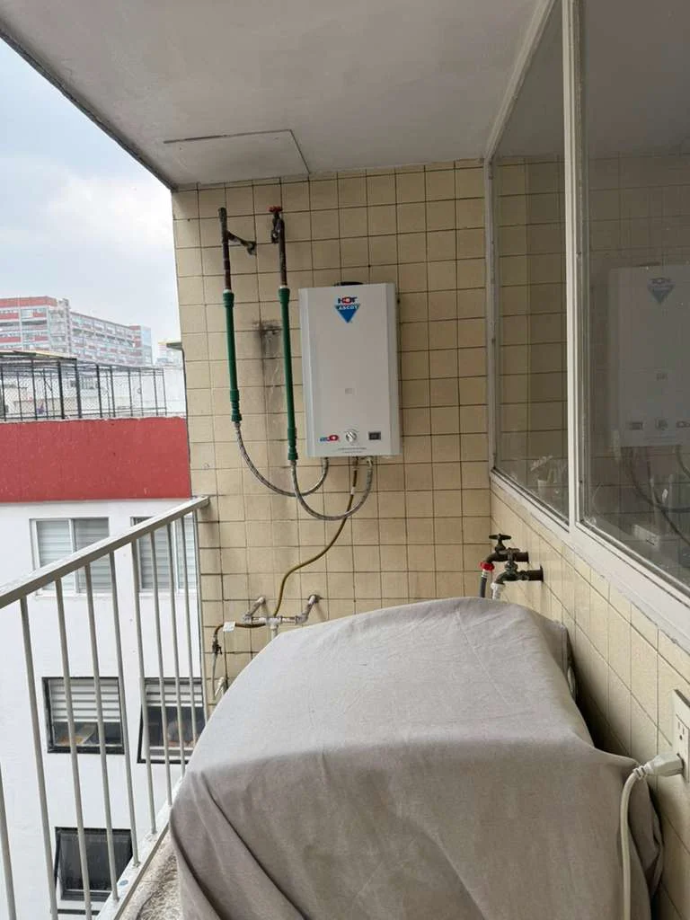 90 m² Apartment with Balcony Near Metro