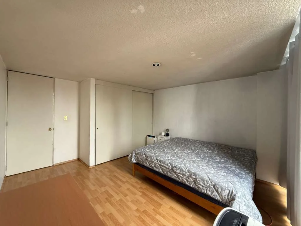 90 m² Apartment with Balcony Near Metro