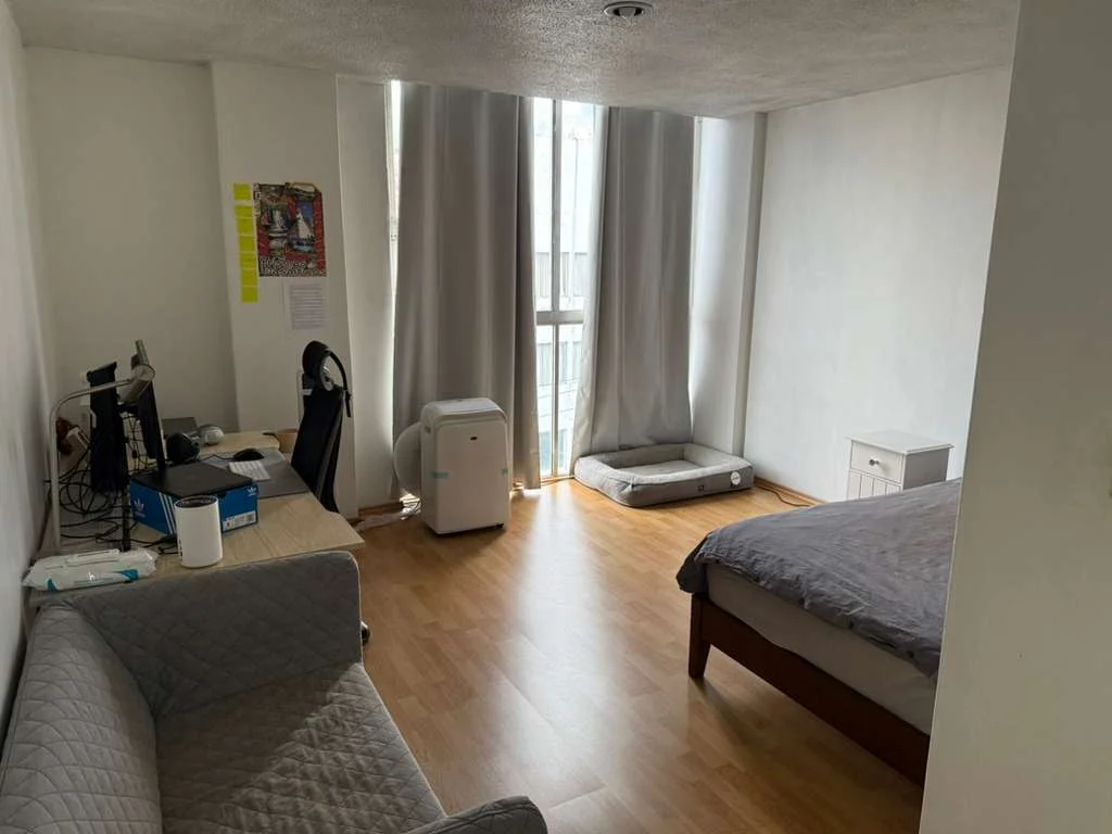 90 m² Apartment with Balcony Near Metro