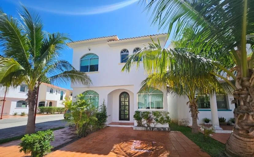 2 Bedroom Apartment in Playa del Carmen
