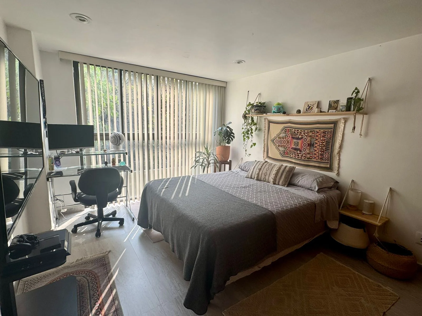 Private Room in Del Valle Norte with Security & Parking