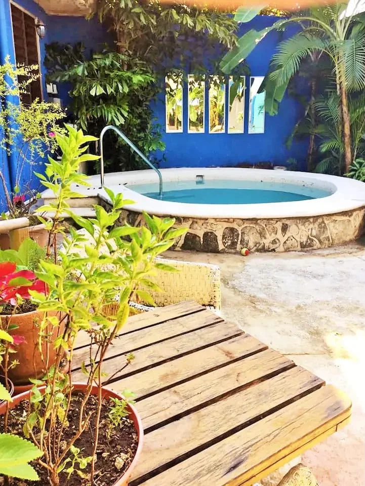 3 Bedroom House with Pool near Parque La Ceiba