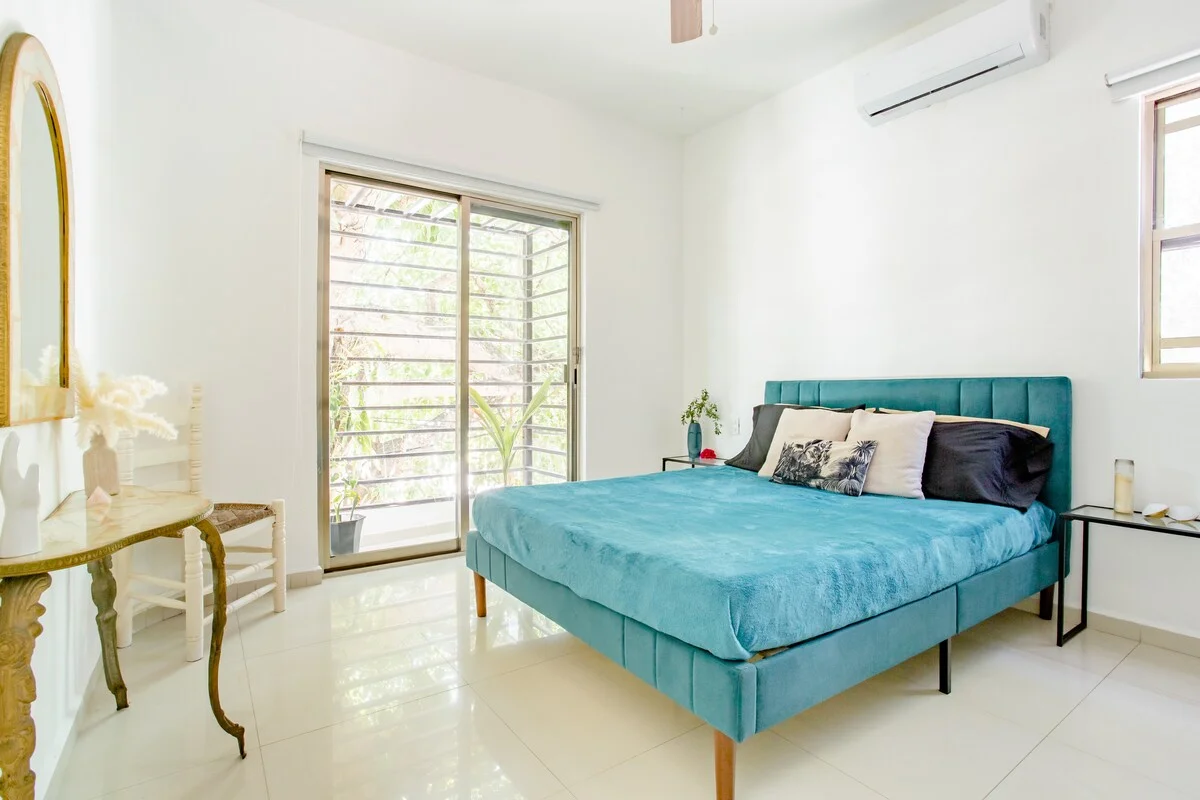 Apartment Available Until December 2nd