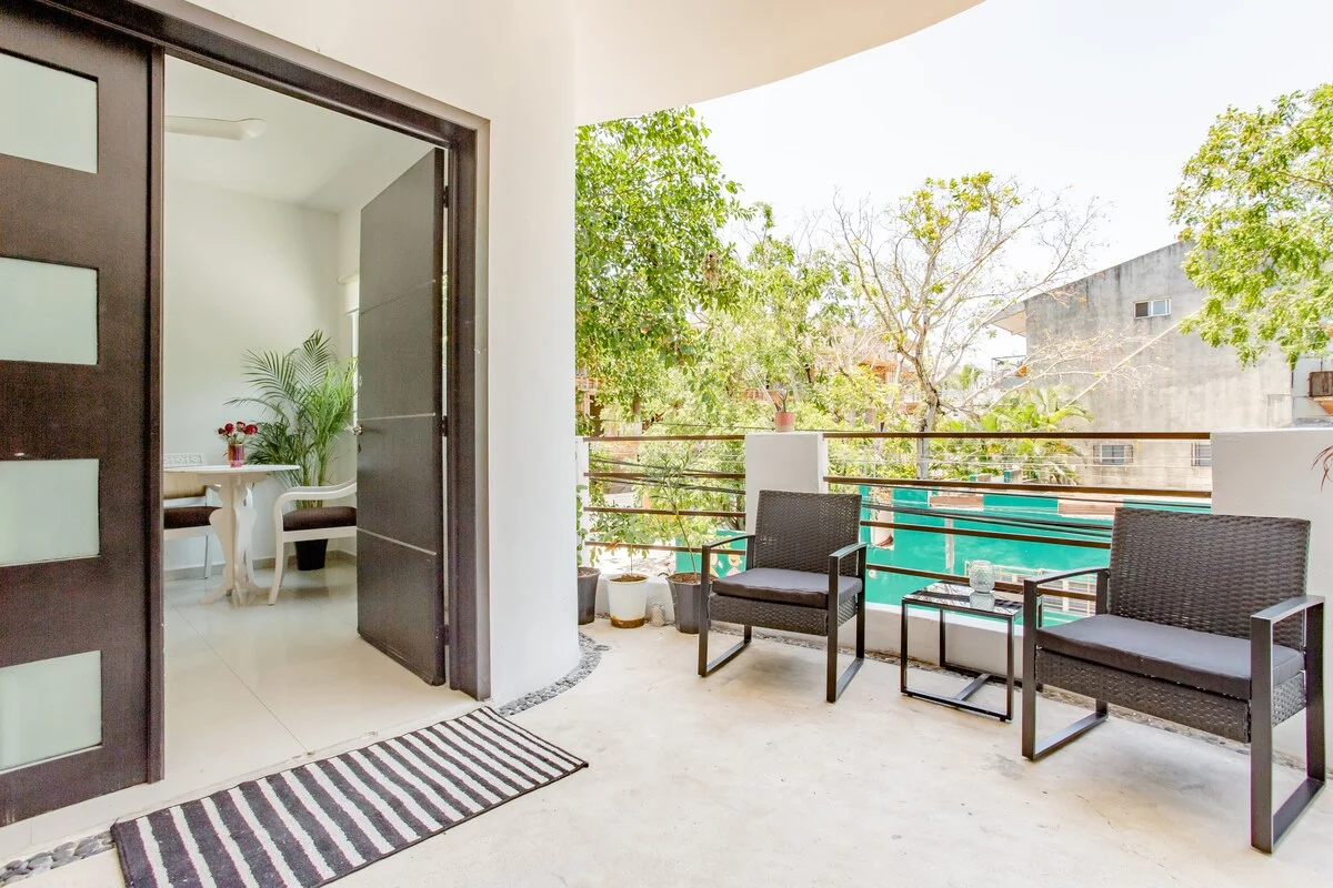 Apartment Available Until December 2nd