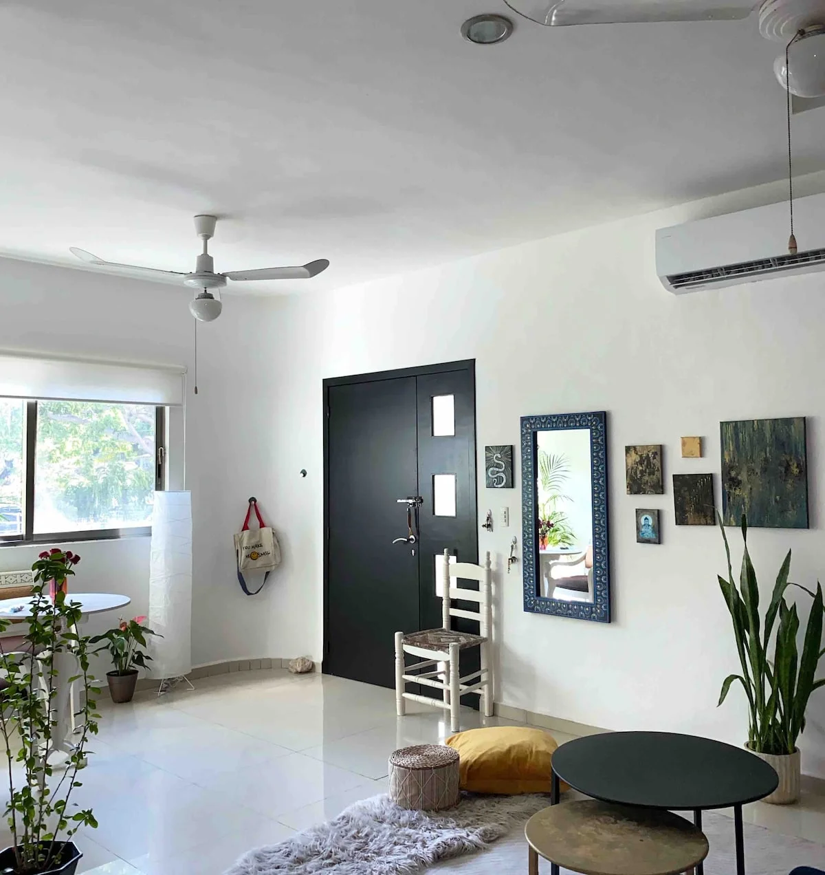 Apartment Available Until December 2nd