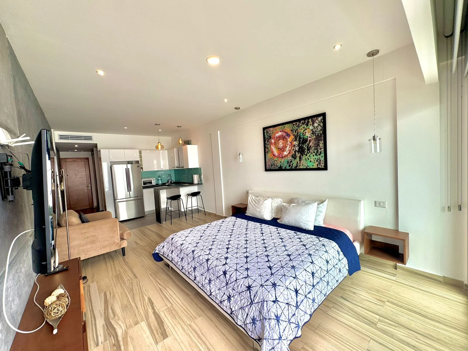 Studio on 5th Avenue with Ocean View Rooftop