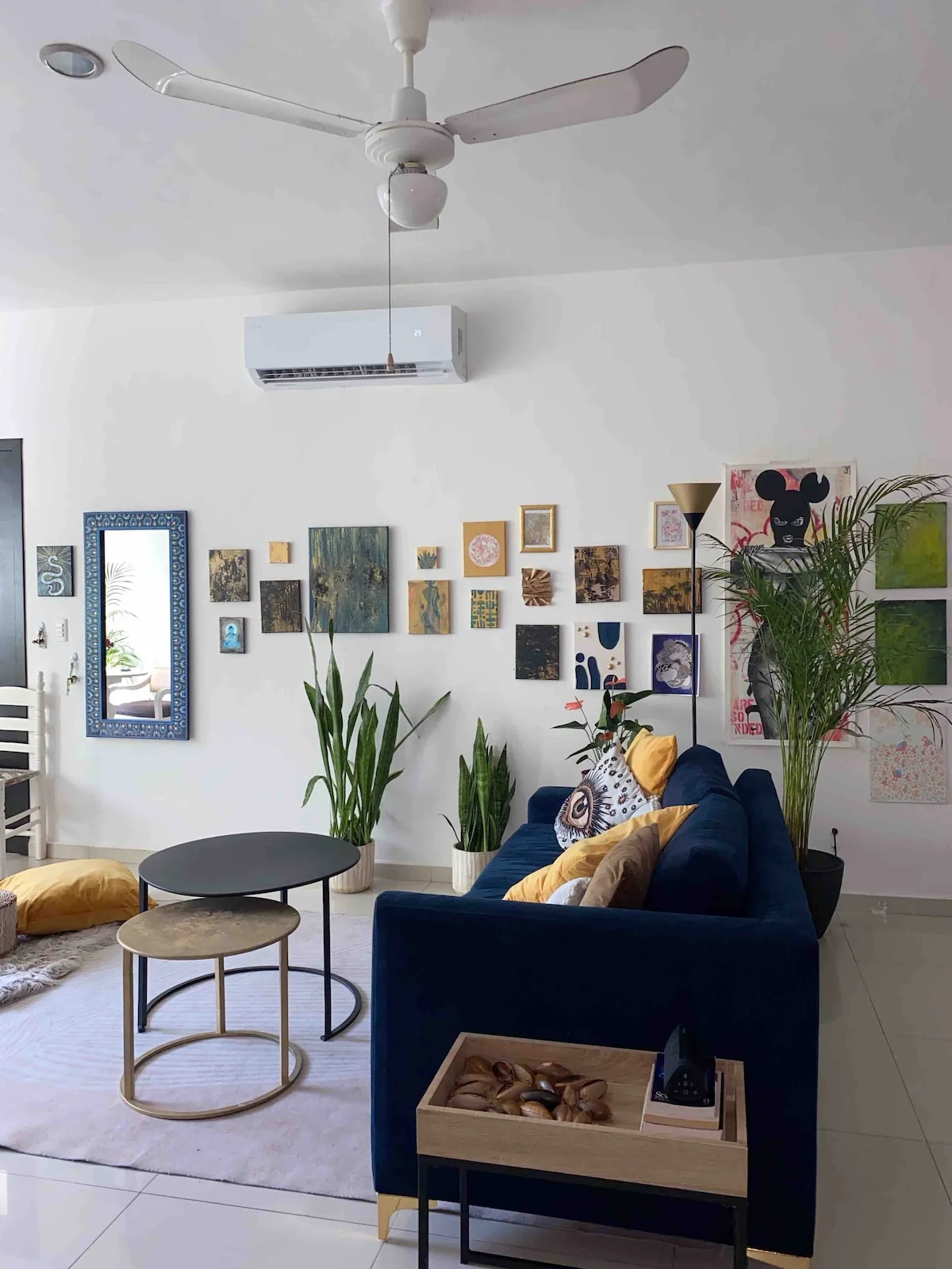 Apartment Available Until December 2nd