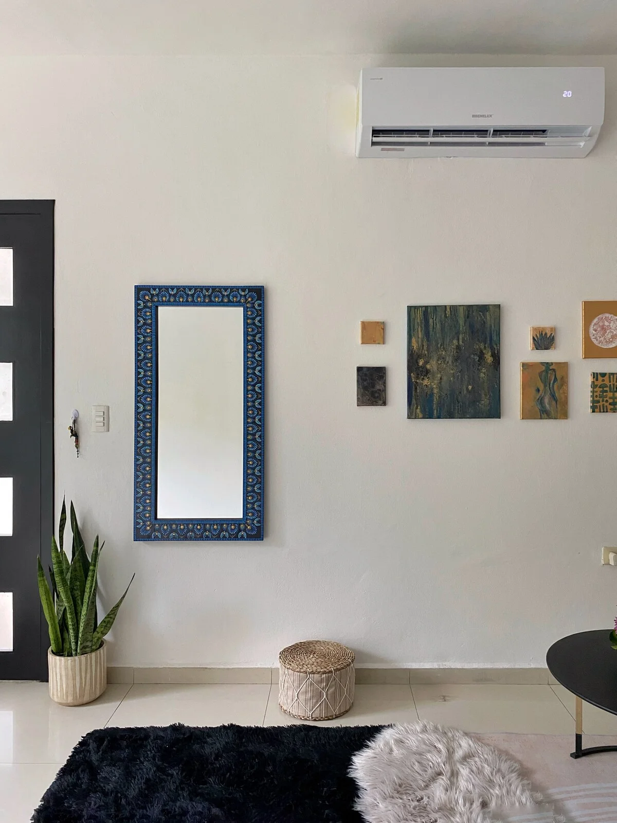 Apartment Available Until December 2nd
