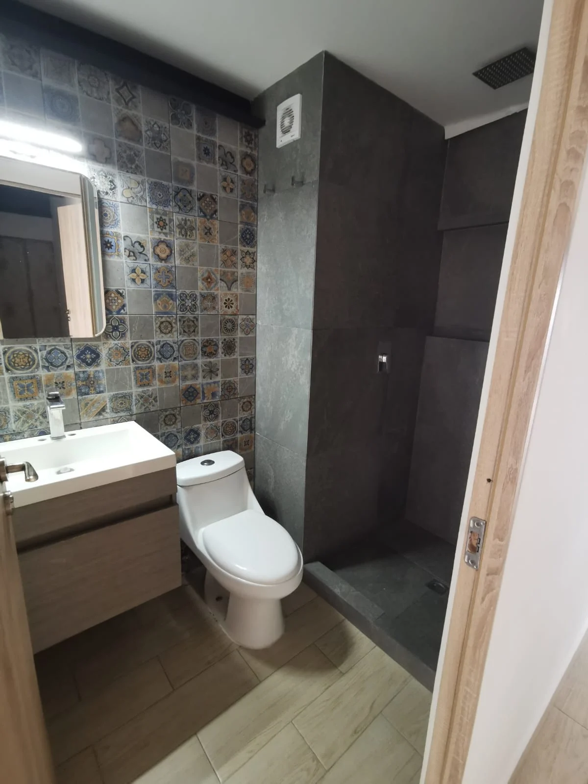 Industrial-Style Apartment with Rooftop Garden (Buena Vista / Juárez, CDMX)