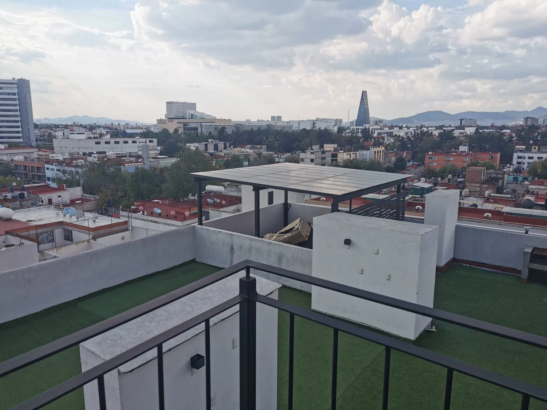 Industrial-Style Apartment with Rooftop Garden (Buena Vista / Juárez, CDMX)