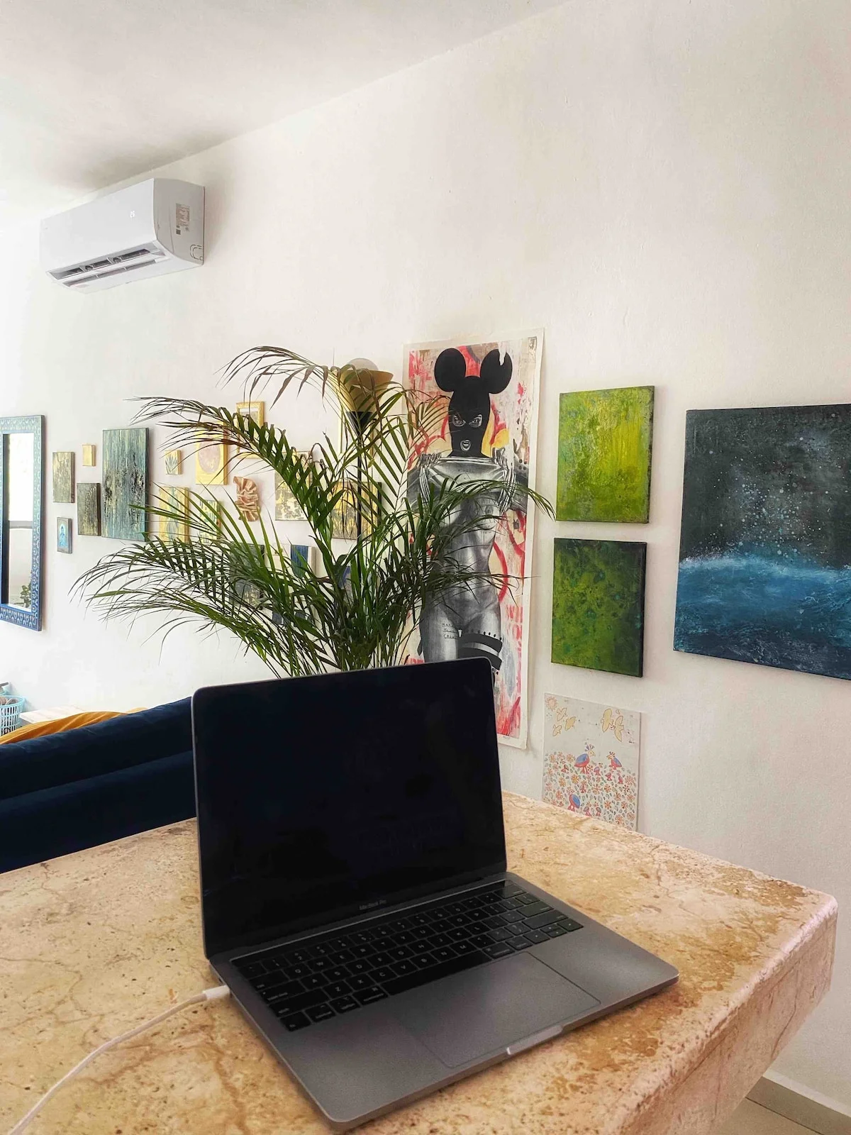 Apartment Available Until December 2nd