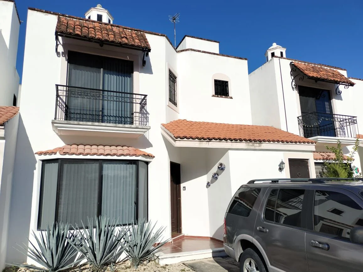 2-Story House in Marsella