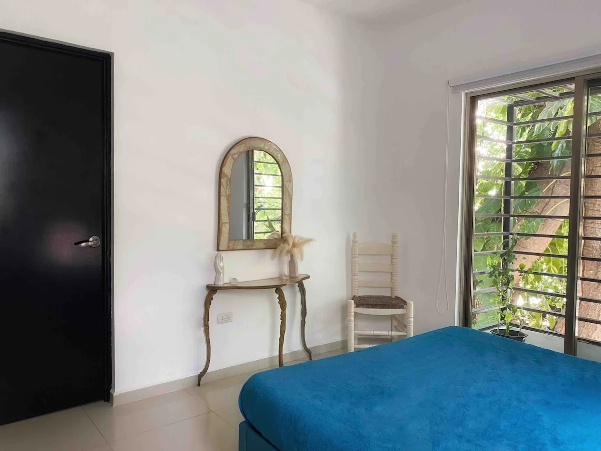Apartment Available Until December 2nd