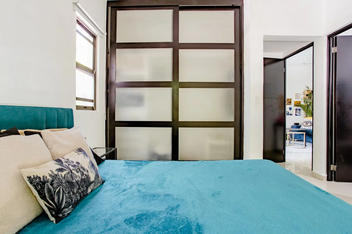Apartment Available Until December 2nd