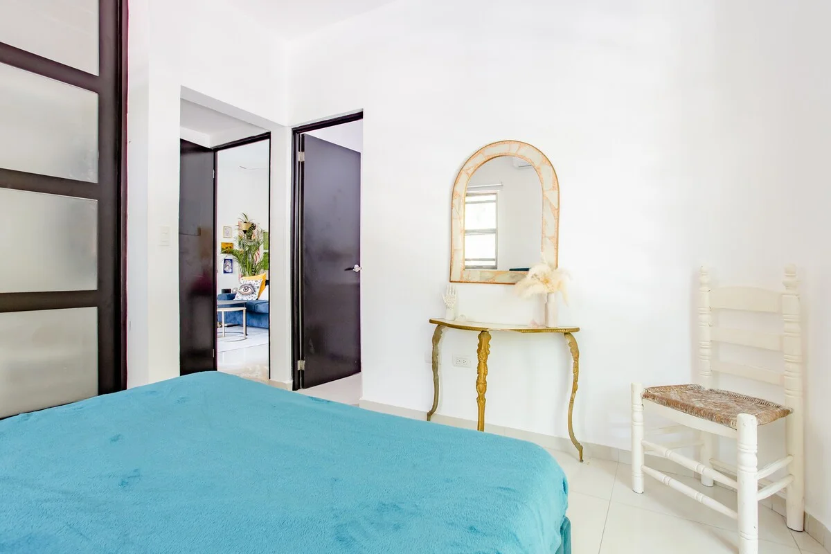 Apartment Available Until December 2nd