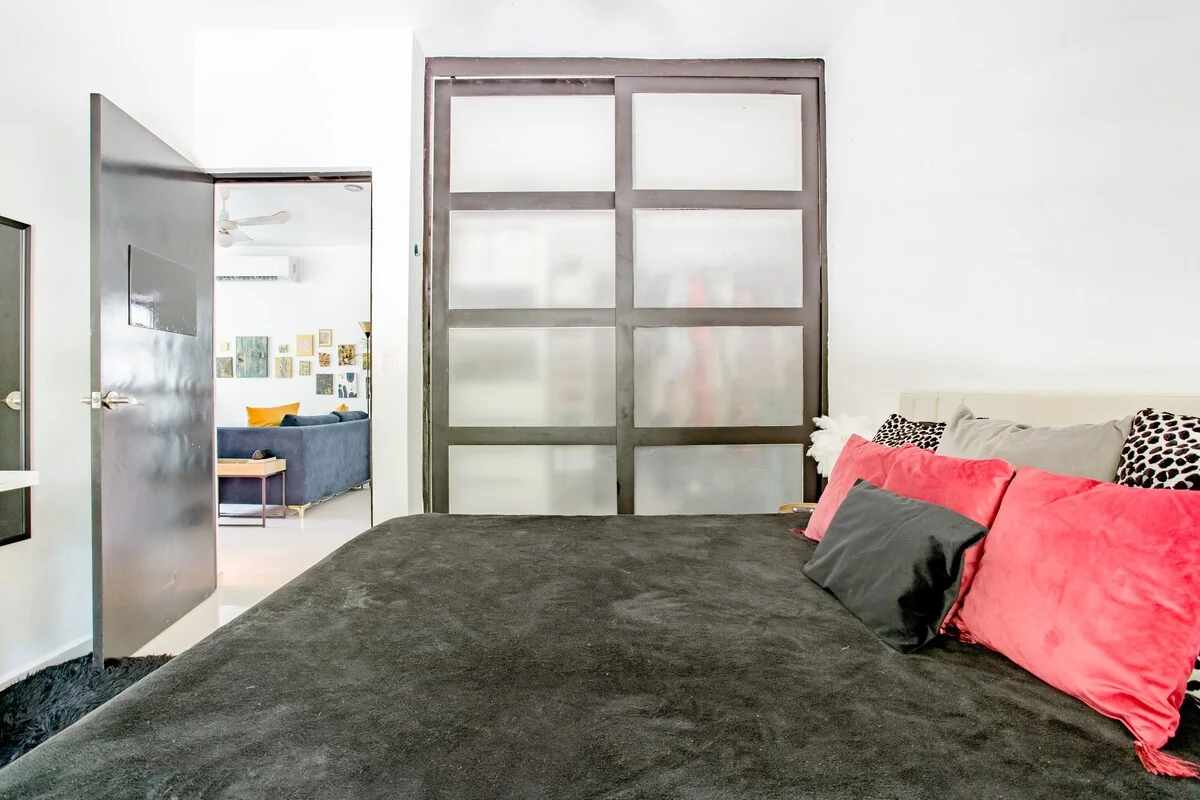 Apartment Available Until December 2nd