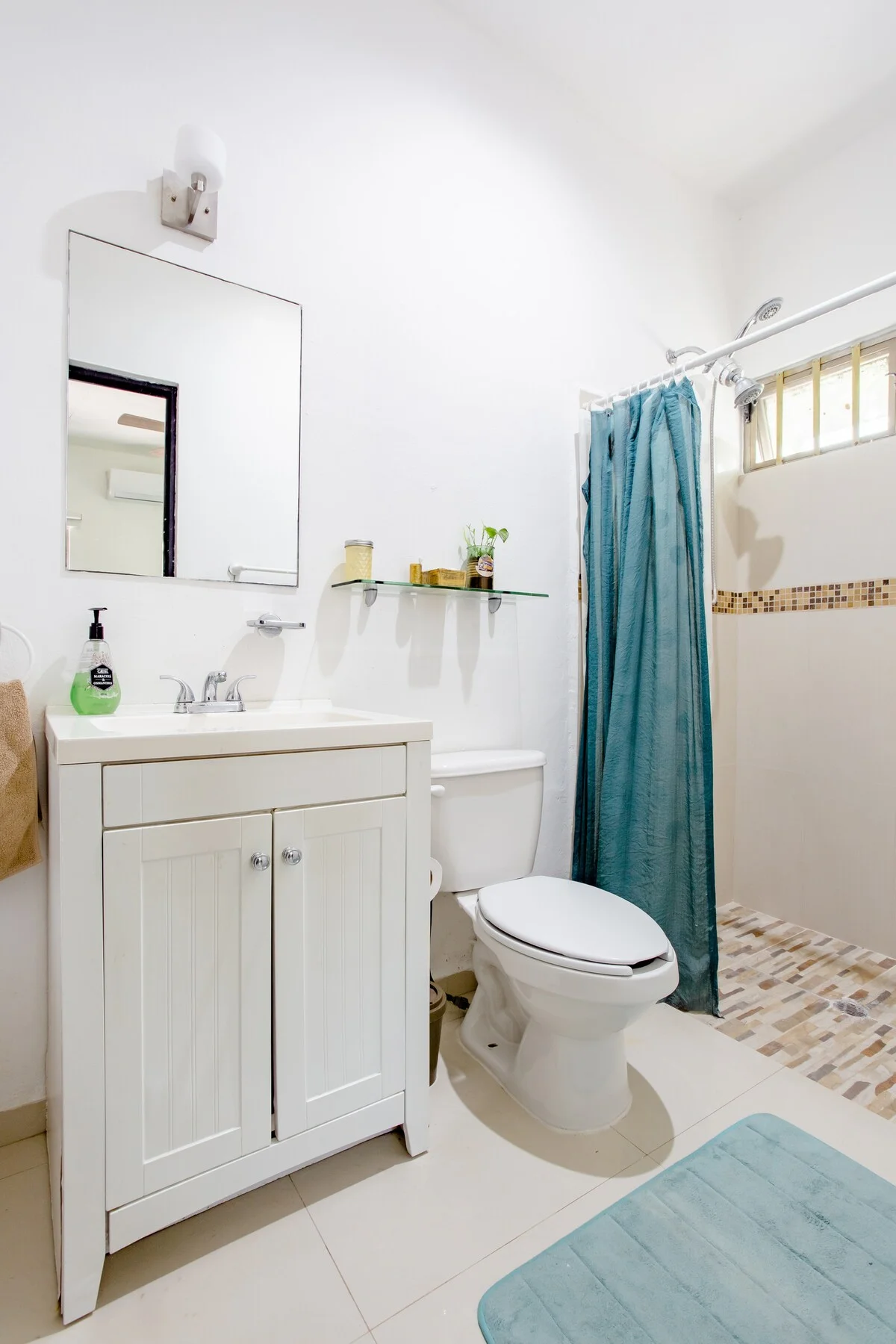 Apartment Available Until December 2nd