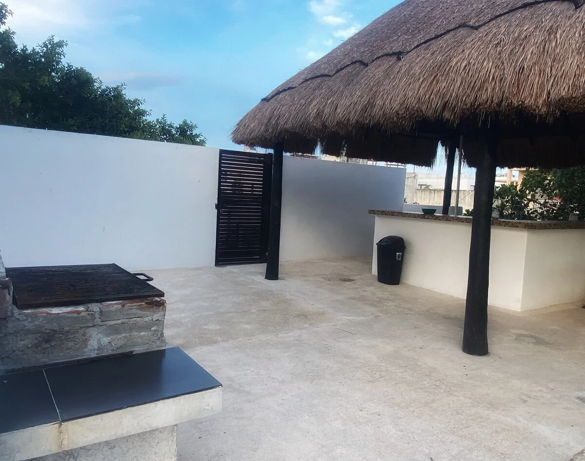 Apartment Available Until December 2nd