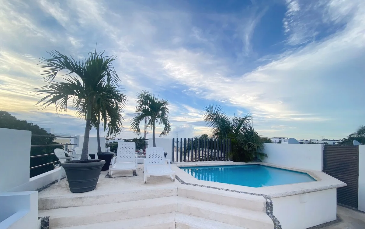 Apartment Available Until December 2nd