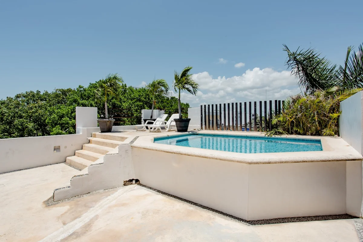 Apartment Available Until December 2nd