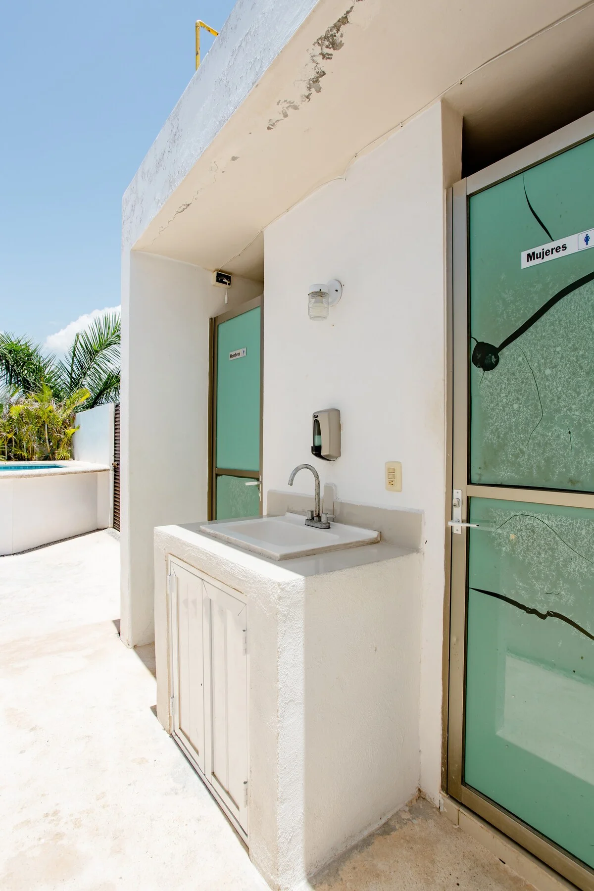 Apartment Available Until December 2nd