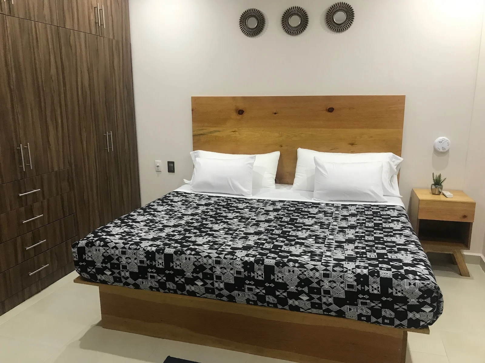 Penthouse for Rent in La Veleta | 2BR with Private Pool