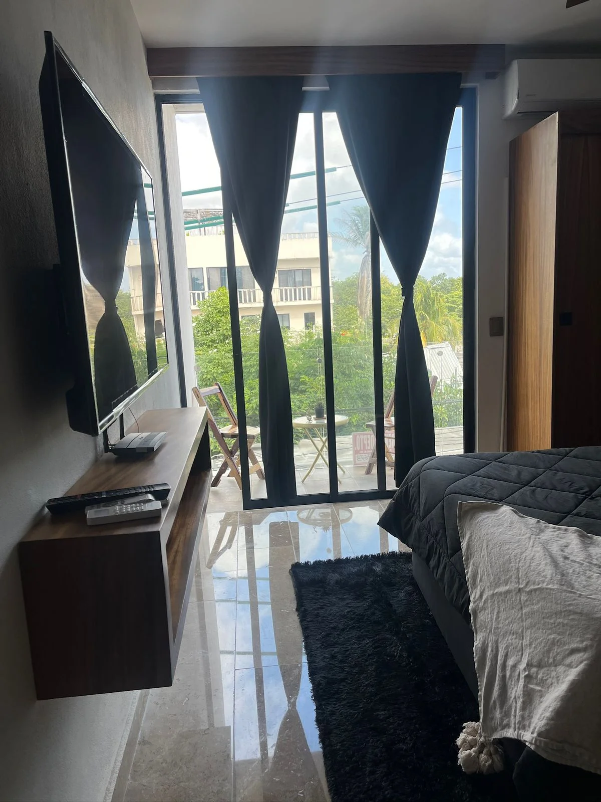 Furnished Studio Apartment for Rent on Av 20